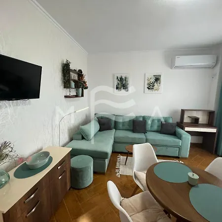 1 Bedroom Apartment, 604 *