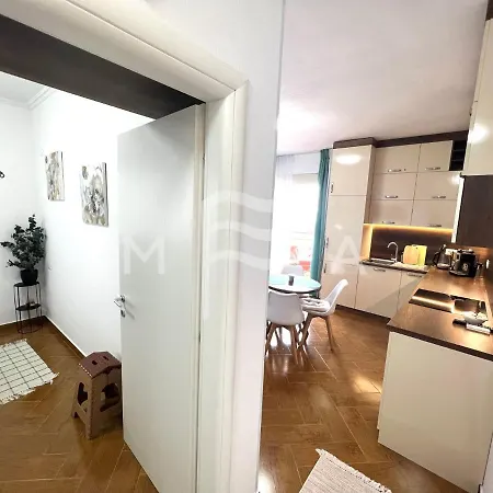 1 Bedroom Apartment, 604 *